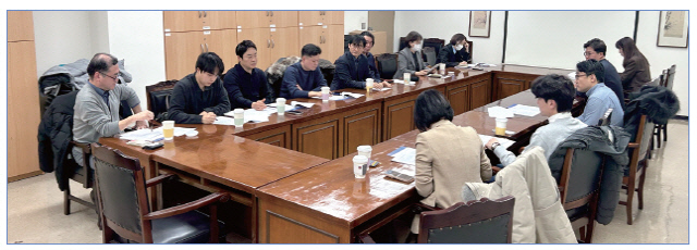한국신문협회가 지난 6일 생성형AI 대응협의체를 열고 AI 기업의 불공정행위를 공정거래위원회에 제소하는 방안을 논의하고 있다. 신문협회 제공